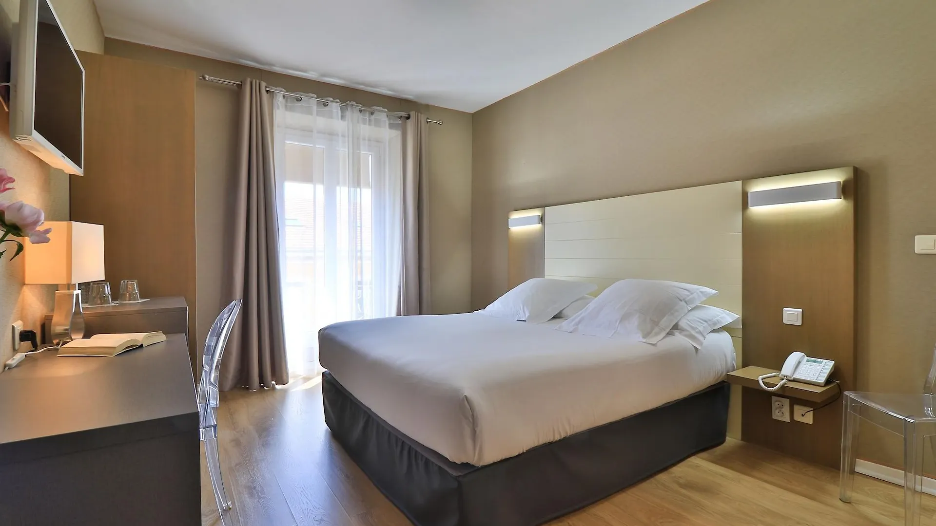 Hotel Amiraute Cannes 3*,