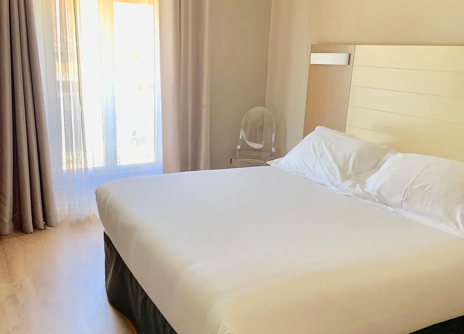 ***  Hotel Amiraute Cannes Francie