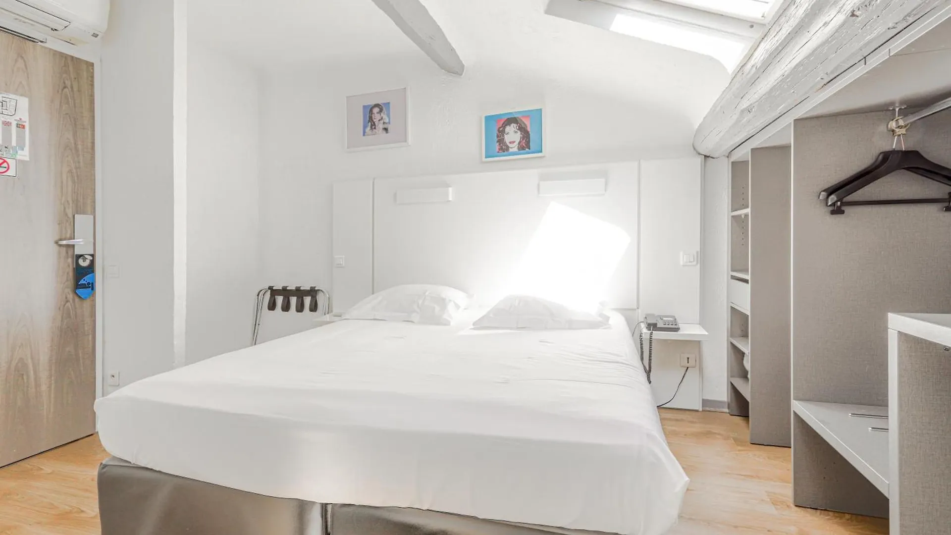 ***  Hotel Amiraute Cannes Francie